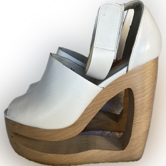 White Leather platform wedges - Picture 2 of 10